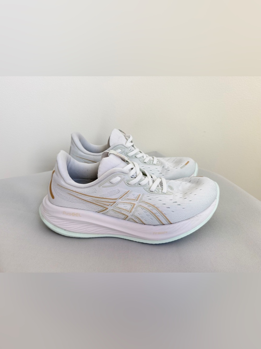 ASICS GEL-Cumulus 26 Women’s White Gold Running Shoes